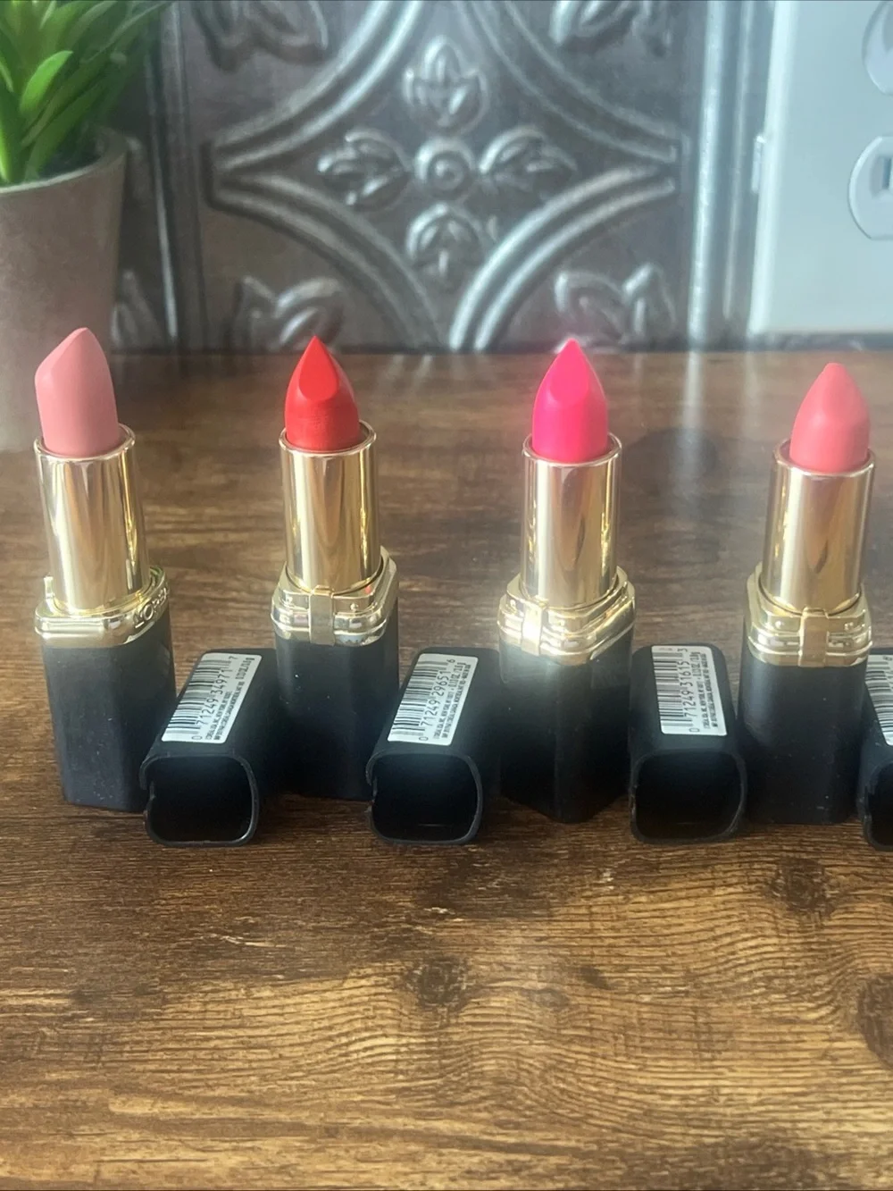 L’Oréal Colour Riche Collection Exclusive Lipstick Bundle Lot of 4